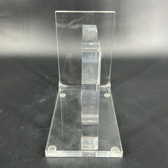 Acrylic “M” Monogram Bookend - Picture 5 of 6